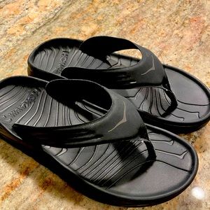 NWOT Men’s Hoka One Flip Flops